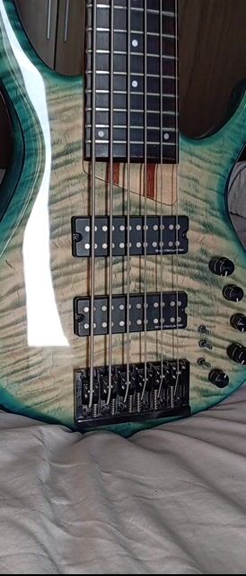 Đàn bass 6 strings. Mua bán Nhạc cụ tại Quận 7 Tp Hồ Chí Minh được đăng bởi Huong Nguyen hình 1