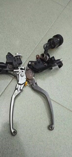 Cặp tay thắng và col xe CBR 1000rr. Mua bán Phụ tùng xe tại Thị xã An Nhơn Bình Định được đăng bởi Hùng hình 1