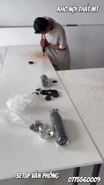 Bàn Văn Phòng, Bàn Làm Việc Giá Rẻ, Số Lượng Lớn. Mua bán Bàn ghế tại Quận Cẩm Lệ Đà Nẵng được đăng bởi Kho Nội Thất MT  hình 1