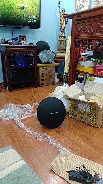 Loa Bluetooth Harman Kardon Đen. Mua bán Tivi, Âm thanh tại Quận Thanh Xuân Hà Nội được đăng bởi Huy eddy hình 1