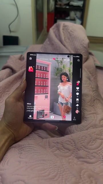 Samsung Z Fold 2 Đồng Màn ngoài 3 sọc. Mua bán Điện thoại tại Quận 1 Tp Hồ Chí Minh được đăng bởi Nguyễn tiến hình 1