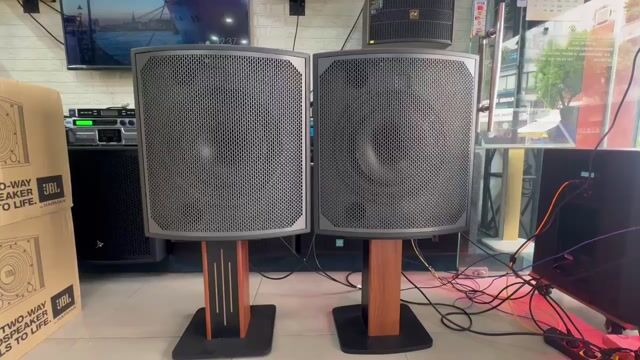 CẦN BÁN CỦ LOA RCF NX 15-SMA – Made In ITALY. Mua bán Tivi, Âm thanh tại Quận Bình Thạnh Tp Hồ Chí Minh được đăng bởi Quang hình 1