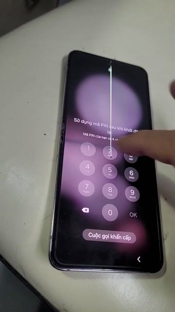 Samsung Galaxy Z Flip 5 Tím Hư cảm ứng. Mua bán Điện thoại tại Thành phố Thuận An Bình Dương được đăng bởi cong bang hình 1