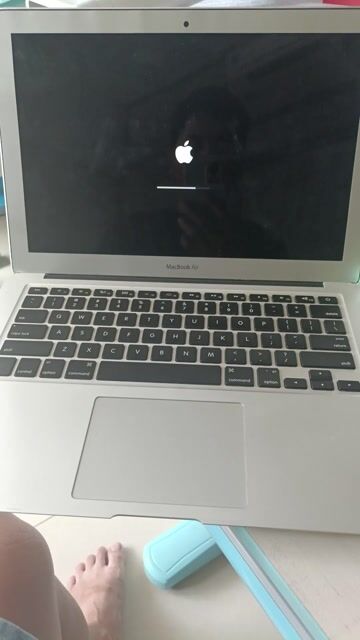 MacBook Air 13” đẹp, màn mới, giá 3.5tr. Mua bán Laptop tại Quận 5 Tp Hồ Chí Minh được đăng bởi Thoc Ngo hình 1