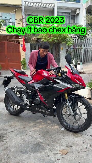 Honda CBR150R Đỏ đen ado siêu lướt 1K/km. Mua bán Xe máy tại Quận 7 Tp Hồ Chí Minh được đăng bởi Cửa hàng xe máy trả góp Q7 hình 1