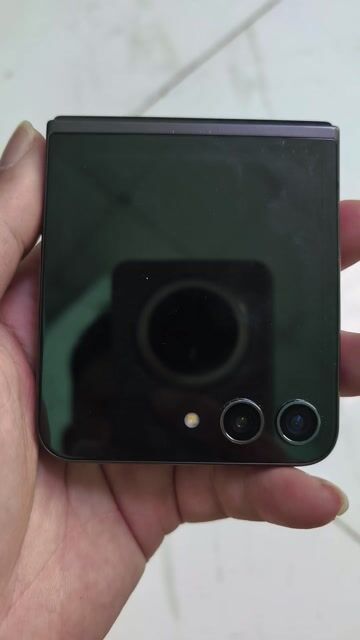 Samsung Z Flip 5 Đã sử dụng. Mua bán Điện thoại tại Huyện Bình Chánh Tp Hồ Chí Minh được đăng bởi tân hình 1