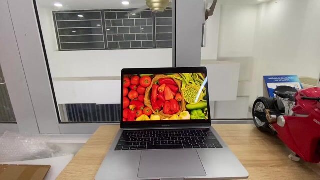 🍎MacBook Pro 2017 TouchBar i7/16/256 13"3 2.5K 99%. Mua bán Laptop tại Quận Bình Thạnh Tp Hồ Chí Minh được đăng bởi Nguyễn Công Lý hình 1