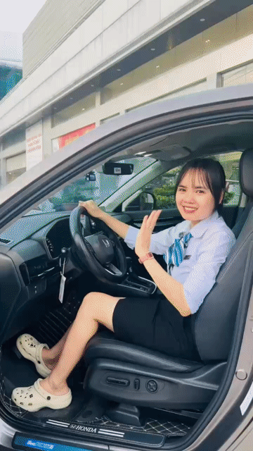 Honda CR-V L . Mua ngày 4/12/25. Odo 8000.Mới Cứng. Mua bán Ô tô tại Quận Bình Thạnh Tp Hồ Chí Minh được đăng bởi Honda Chính Hãng Khu Vực Phía Nam hình 1