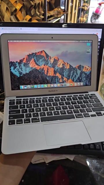 Apple MacBook Air Core i5 11 inch. Mua bán Laptop tại Quận Ninh Kiều Cần Thơ được đăng bởi Anh Khoa hình 1