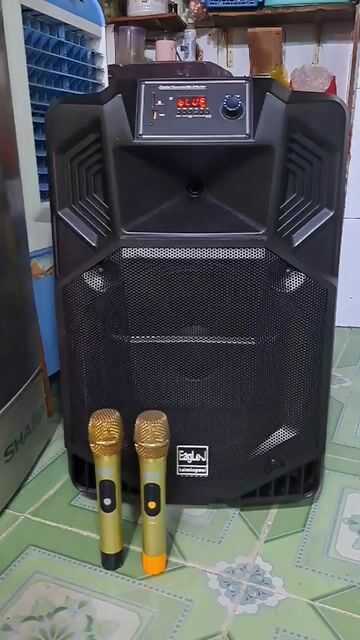 Loa kéo Bass 40 + 2mic và bình cầm ca hát rất hay . Mua bán Tivi, Âm thanh tại Huyện Bình Chánh Tp Hồ Chí Minh được đăng bởi bán tại nhà ko ship ạ hình 1