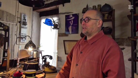 Pas si fou, le chapelier !