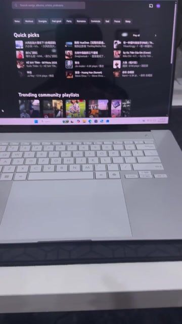 ASUS Zenbook S16 OLED AMD Ryzen 9 Bạc. Mua bán Laptop tại Thành phố Buôn Ma Thuột Đắk Lắk được đăng bởi VÕ HOÀI BÃO hình 1
