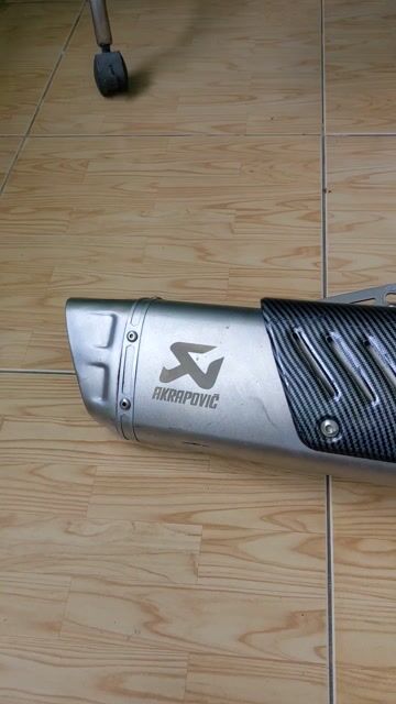 Pô Akrapovic R1 kèm cổ pô Inox. Mua bán Phụ tùng xe tại Quận Ninh Kiều Cần Thơ được đăng bởi Trần Sơn hình 1