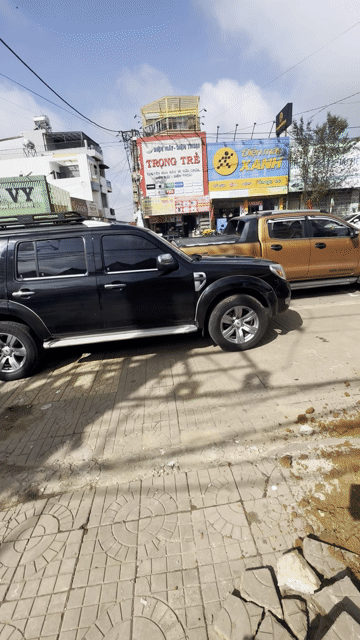 Ford Everest Đen. Mua bán Ô tô tại Thành phố Pleiku Gia Lai được đăng bởi tuân đặng hình 1