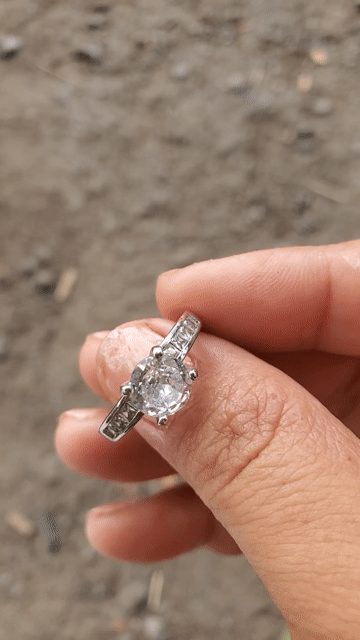 Nhẫn nữ Titan Moissanite 10 ly Ni 6. Mua bán Phụ kiện thời trang khác tại Huyện Vĩnh Hưng Long An được đăng bởi Tuyết Trần hình 1