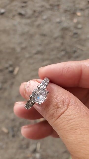 Nhẫn nữ Titan Moissanite 10 ly Ni 6. Mua bán Phụ kiện thời trang khác tại Huyện Vĩnh Hưng Long An được đăng bởi Tuyết Trần hình 1