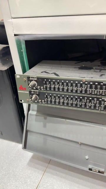 Bộ cân bằng đồ họa dbx 231 Xám. Mua bán Tivi, Âm thanh tại Huyện Mỏ Cày Bắc Bến Tre được đăng bởi Minh Quy Luong hình 1