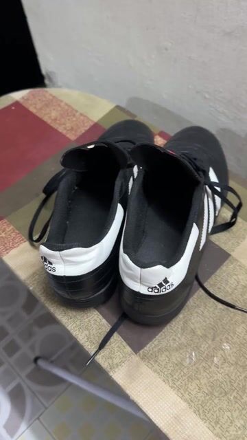 Giày đá bóng Adidas-size 42.5. Mua bán Giày dép tại Quận Bình Thuỷ Cần Thơ được đăng bởi Thầy Tiến 2hand hình 1