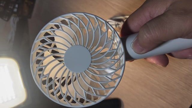 Quạt cầm tay M1 turbo không chổi. Mua bán Quạt tại Quận Ngũ Hành Sơn Đà Nẵng được đăng bởi Review Có Tâm hình 1