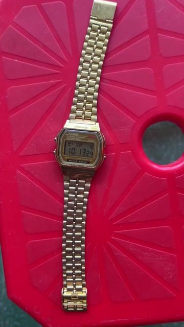 Đồng hồ điện tử Casio màu vàng, 500k