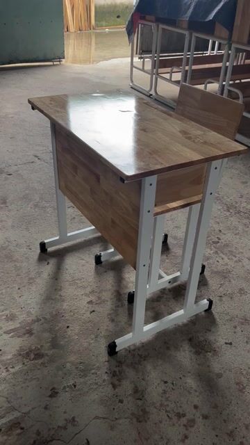 Bộ bàn học Gỗ cao su, Sắt Vàng gỗ, Trắng. Mua bán Bàn ghế tại Thành phố Biên Hòa Đồng Nai được đăng bởi thiên hoàng phát hình 1