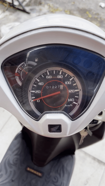 Honda Vision 2018 Trắng Tự động. Mua bán Xe máy tại Quận Bình Tân Tp Hồ Chí Minh được đăng bởi linhnhung lv  hình 1
