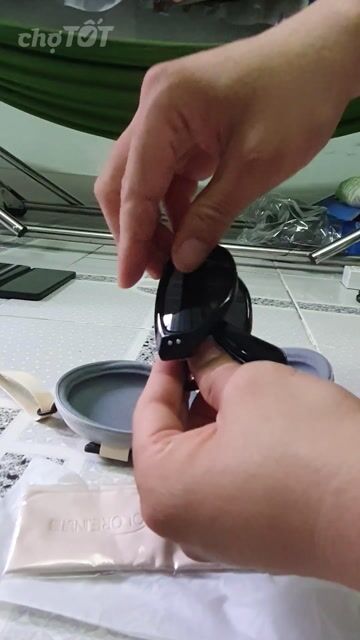 Kính râm gấp gọn đen unisex. Mua bán Phụ kiện thời trang khác tại Quận 12 Tp Hồ Chí Minh được đăng bởi Nguyễn Huy Hải hình 1