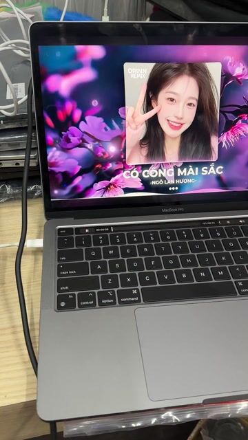 Apple Macbook Pro M2 8GB/256GB. Mua bán Laptop tại Thành phố Thủ Dầu Một Bình Dương được đăng bởi Nguyễn Cao Trí hình 1