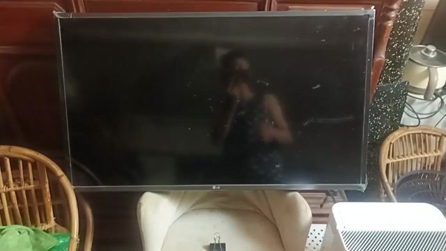 Tivi LG smart TV 40 inch,40LF632T ,vỡ màn,bán xác. Mua bán Tivi, Âm thanh tại Quận Đống Đa Hà Nội được đăng bởi Long hình 1
