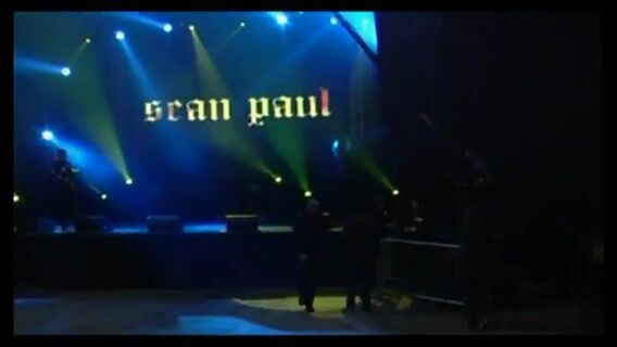 Une équipe technique sur la captation d'un concert