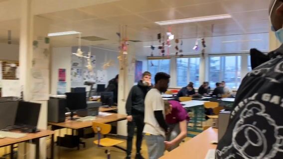 Men in Blue : Les agent.e.s secrets du secteur industriel