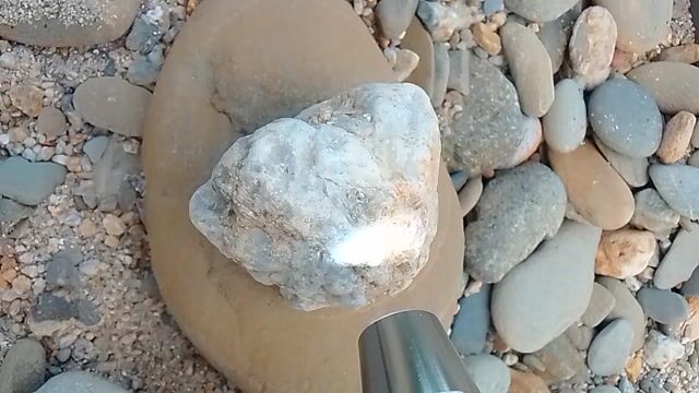 Đá phong thủy Đá tự nhiên Trắng Nâu. Mua bán Đồ sưu tầm, đồ cổ tại Huyện Hòa Vang Đà Nẵng được đăng bởi Huỳnh Công Nhớ hình 1
