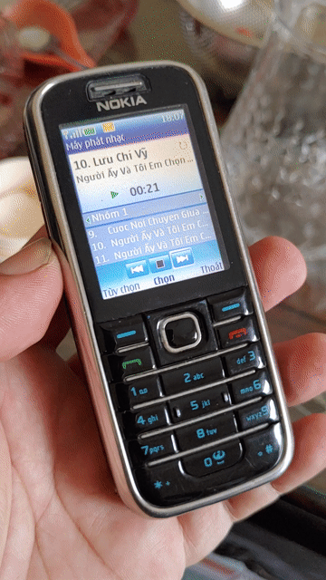 Nokia 6233 dùng it sưu tập . Mua bán Điện thoại tại Huyện Thanh Trì Hà Nội được đăng bởi Chi hình 1