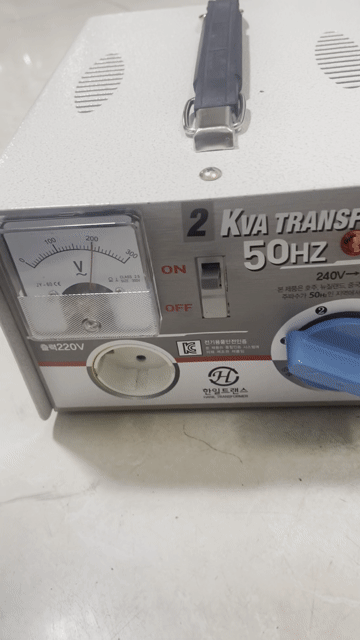 ổn áp 2 KVA 50 Hz Hàn Quốc. 200-240v. Mua bán Đồ chuyên dụng, Giống nuôi trồng tại Quận 3 Tp Hồ Chí Minh được đăng bởi Thao Tran hình 1