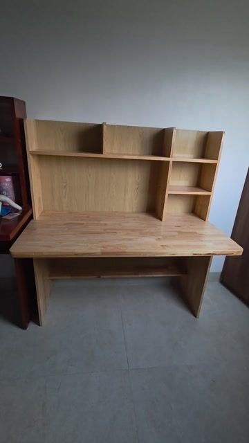 Bàn học gỗ thịt có giá sách bền đẹp mới. Mua bán Bàn ghế tại Huyện Hoài Đức Hà Nội được đăng bởi Linh hình 1