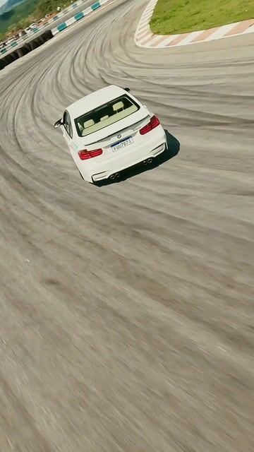 Drift de 320i no Mega Space?