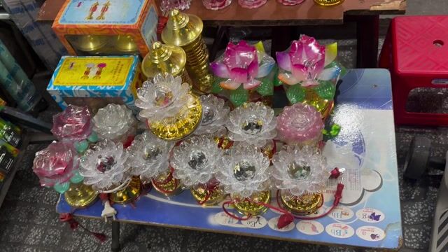 Đèn trang trí Hoa sen Nhựa. Mua bán Đèn tại Quận Bình Tân Tp Hồ Chí Minh được đăng bởi Tăng Hên  hình 1