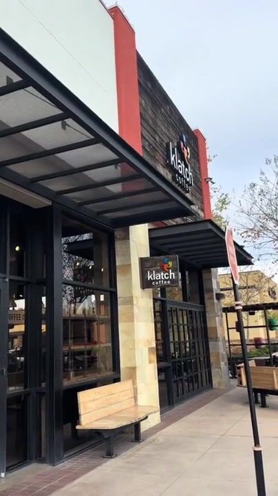 First timer at 📍Klatch Coffee☕️ We tried the Turkey Pesto Panini and Bacon avocado toast🤤