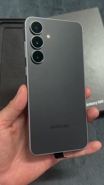 Samsung Galaxy S25 FE 128GB lướt VIỆT NAM. Mua bán Điện thoại tại Quận Hà Đông Hà Nội được đăng bởi Trung Nguyễn hình 1