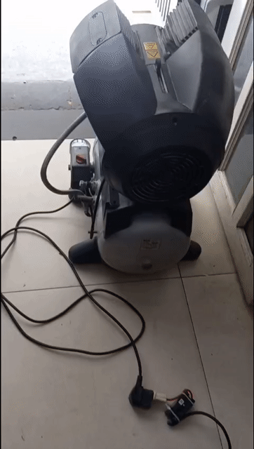 Máy nén khí Dürr Dental 5282-100-50 Đức 2014. Mua bán Đồ chuyên dụng, Giống nuôi trồng tại Quận 1 Tp Hồ Chí Minh được đăng bởi Hien Nguyen hình 1