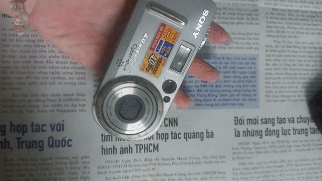 Máy ảnh Sony Cyber-shot Bạc. Mua bán Máy ảnh, Máy quay tại Thành phố Vũng Tàu Bà Rịa - Vũng Tàu được đăng bởi Thư Trần Lê Anh hình 1