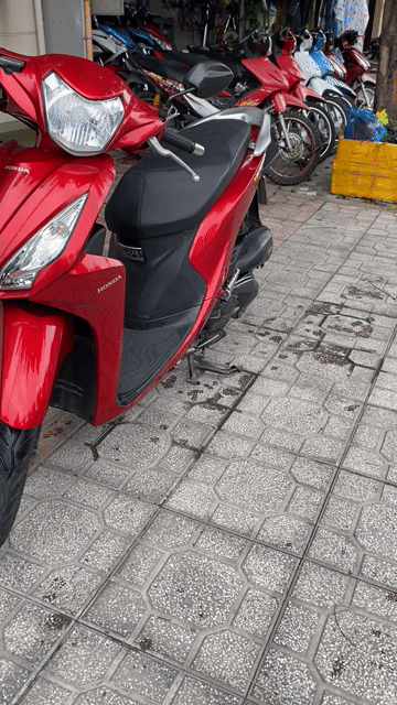 Honda Vision 2025 Cao Cấp màu Đỏ. Mua bán Xe máy tại Quận 12 Tp Hồ Chí Minh được đăng bởi xe máy THÀNH LONG hình 1