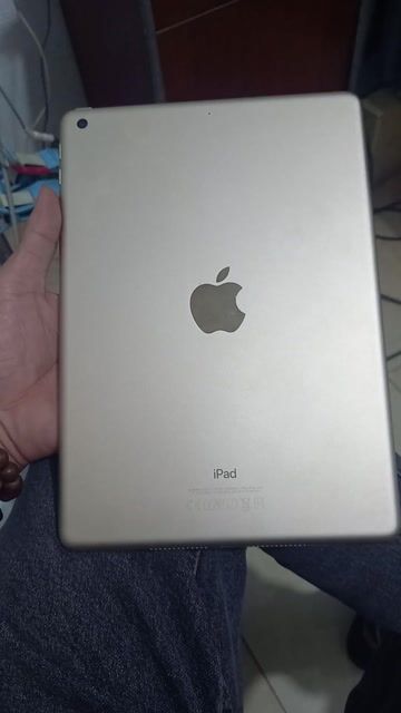 Apple iPad Gen 5 32GB Vàng. Mua bán Máy tính bảng tại Thành phố Buôn Ma Thuột Đắk Lắk được đăng bởi lê duy hình 1