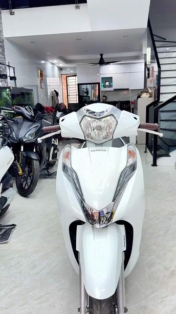 Honda Lead 125 2018 Trắng. Mua bán Xe máy tại Quận Liên Chiểu Đà Nẵng được đăng bởi Thành Đại   hình 1