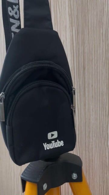 Túi đeo chéo Vải Đen Youtube. Mua bán Túi xách tại Thành phố Thủ Dầu Một Bình Dương được đăng bởi S H O P hình 1