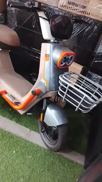 Xe máy điện màu xám, cam, nâu. Mua bán Xe điện tại Huyện Hóc Môn Tp Hồ Chí Minh được đăng bởi Cao Thị Trang hình 1