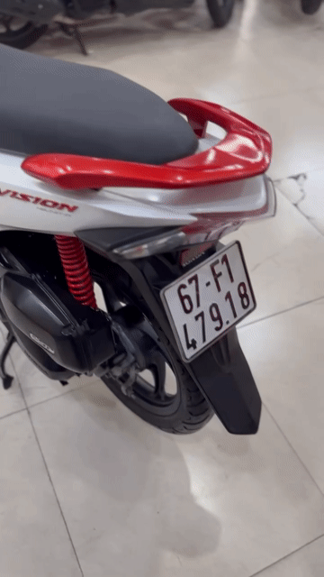Honda Vision 2020 Trắng 18000 km. Mua bán Xe máy tại Quận 6 Tp Hồ Chí Minh được đăng bởi Cửa Hàng Xe Máy Hoà Bùi hình 1