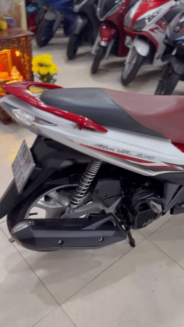 Honda Air Blade Đỏ Trắng Sport.BSTP.Xe chất lắm. Mua bán Xe máy tại Quận 6 Tp Hồ Chí Minh được đăng bởi Cửa Hàng Xe Máy Hoà Bùi hình 1