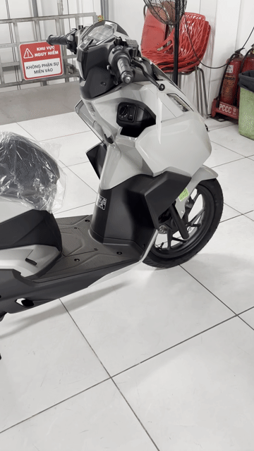 Honda Vario 160 Thể thao màu Bạc 2026 - NEW 100%. Mua bán Xe máy tại Quận Bình Tân Tp Hồ Chí Minh được đăng bởi Phạm Head Visacoop hình 1
