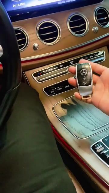 Mercedes Benz E Class 2018 E200 - 45000 km. Mua bán Ô tô tại Quận 7 Tp Hồ Chí Minh được đăng bởi John Luxury Car hình 1